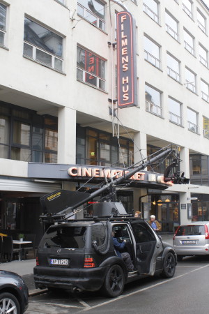 En ’Russian Arm’ på plats utanför Norska Filminstitutets lokaler under lördagen.