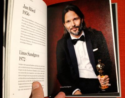 Bengt Forslund, som träffat och arbetat med alla från Bergman till Kubrick, skriver välinformerat och insiktsfullt om 100 framstående svenska filmfotografer.